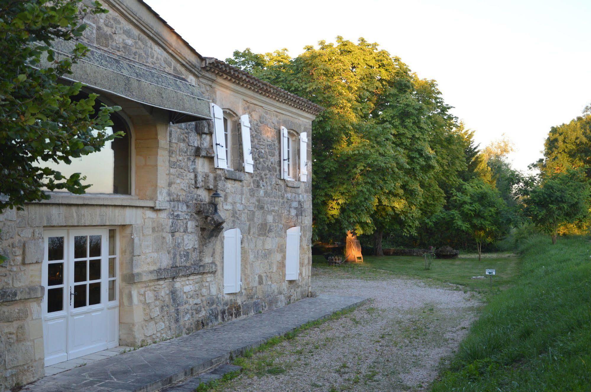 旧教堂城堡住宿加早餐旅馆 Lugon et l’Ile du Carney 外观 照片